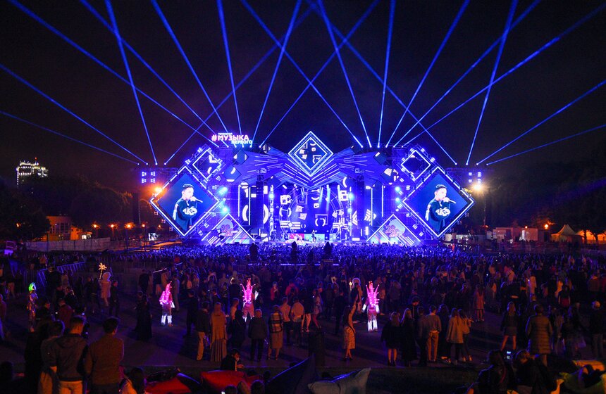 Выпускной 2020 прошел в Парке Горького 32 фото