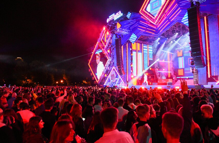 Выпускной 2020 прошел в Парке Горького 22 фото