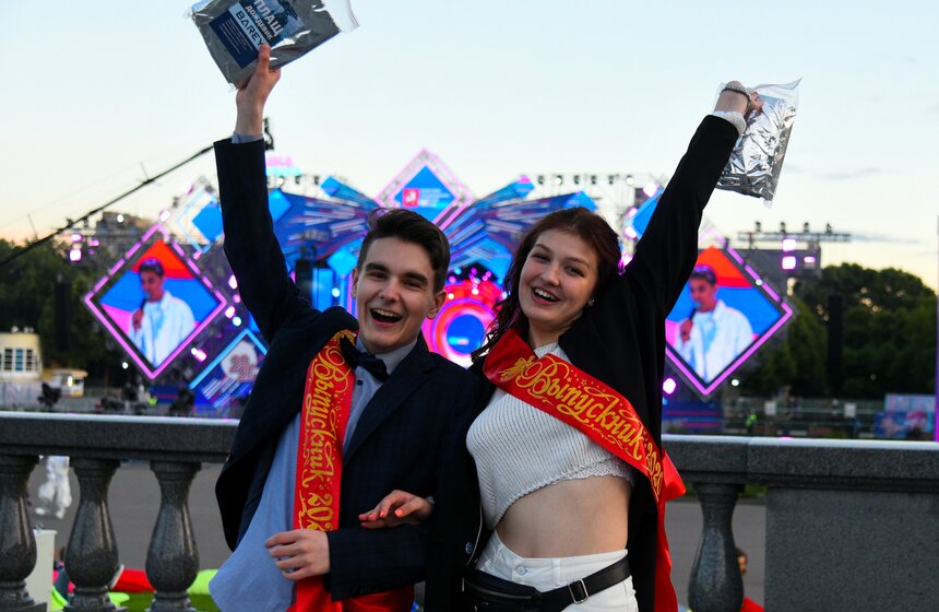 Выпускной 2020 прошел в Парке Горького 13 фото