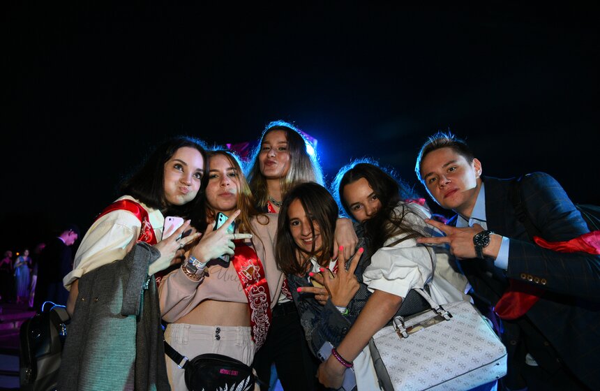 Выпускной 2020 прошел в Парке Горького 27 фото