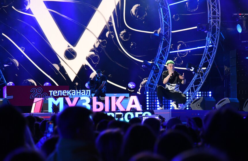 Выпускной 2020 прошел в Парке Горького 30 фото