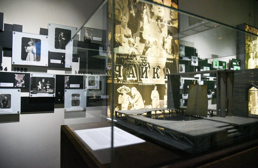 Бахрушинский музей открыл выставку "Власть Сада" к юбилею Чехова 17 фото