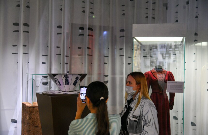 Бахрушинский музей открыл выставку "Власть Сада" к юбилею Чехова 6 фото