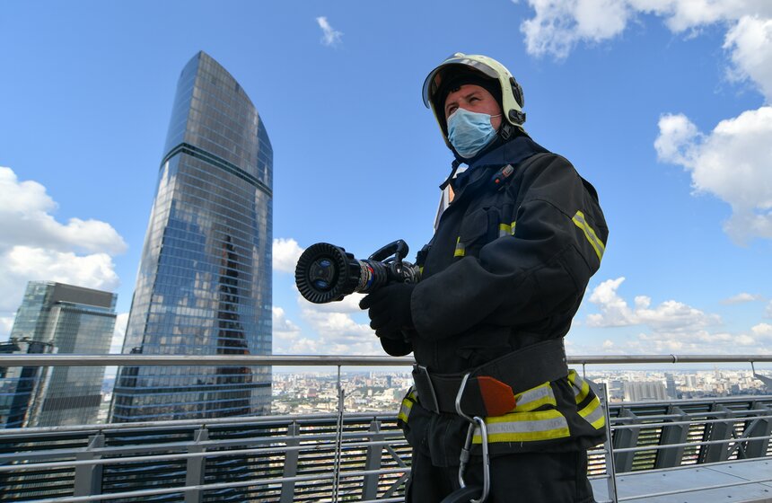 Испытание системы пожаротушения прошло в Москве 19 фото