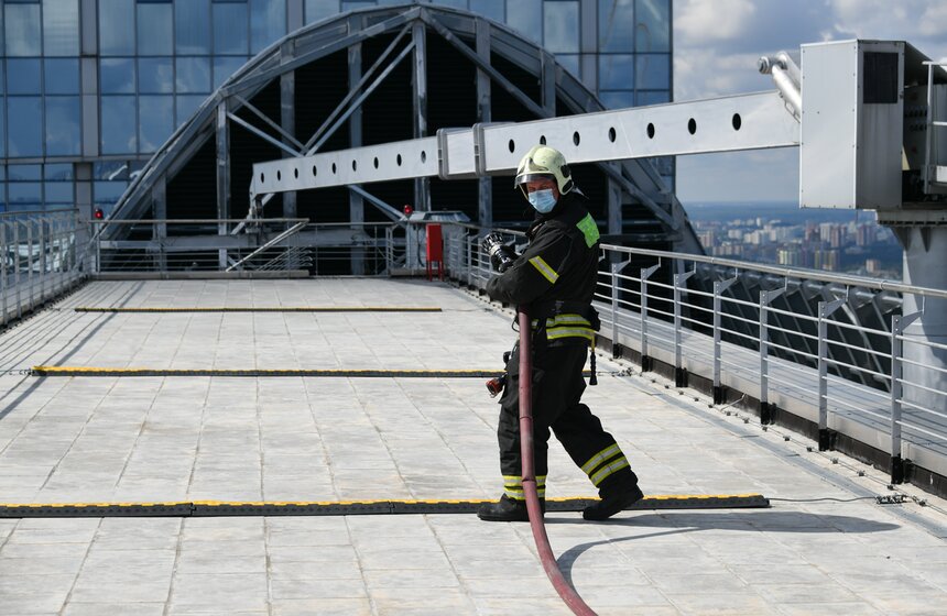 Испытание системы пожаротушения прошло в Москве 17 фото