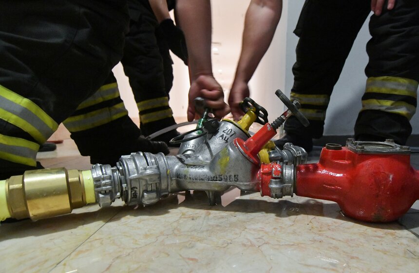 Испытание системы пожаротушения прошло в Москве 20 фото