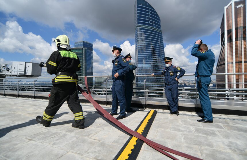 Испытание системы пожаротушения прошло в Москве 12 фото