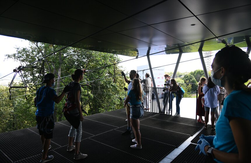 Воздушная трасса Zipline открылась на Воробьевых горах 16 фото