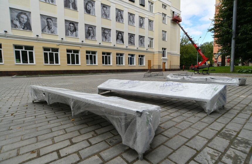 Фасад здания школы на Большой Академической украсит пианино ко Дню знаний 14 фото