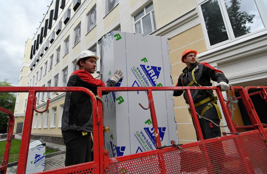 Фасад здания школы на Большой Академической украсит пианино ко Дню знаний 7 фото