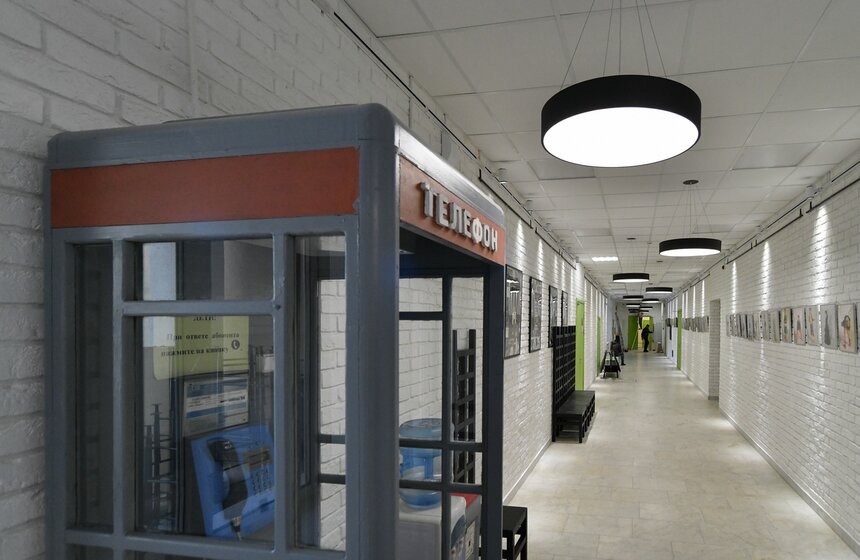 Фасад здания школы на Большой Академической украсит пианино ко Дню знаний 3 фото