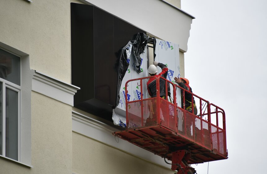 Фасад здания школы на Большой Академической украсит пианино ко Дню знаний 11 фото