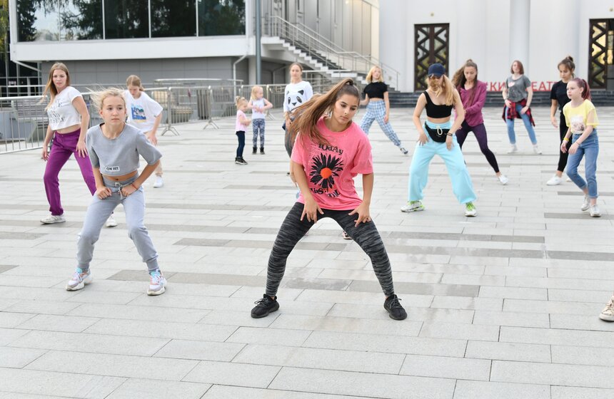 В воскресенье на авторскую хореографию приглашает Гера Ромазанов, занятие пройдут у павильона №36