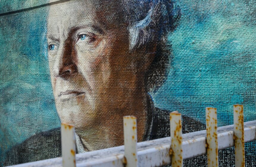Фреска с портретом Бродского появилась в "Аптекарском огороде" 3 фото