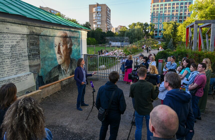 Фреска с портретом Бродского появилась в "Аптекарском огороде" 17 фото