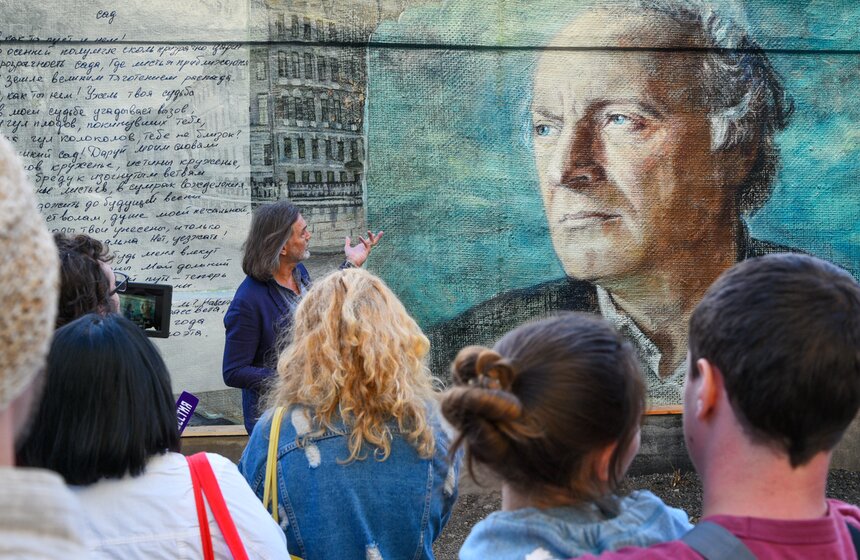 Фреска с портретом Бродского появилась в "Аптекарском огороде" 19 фото