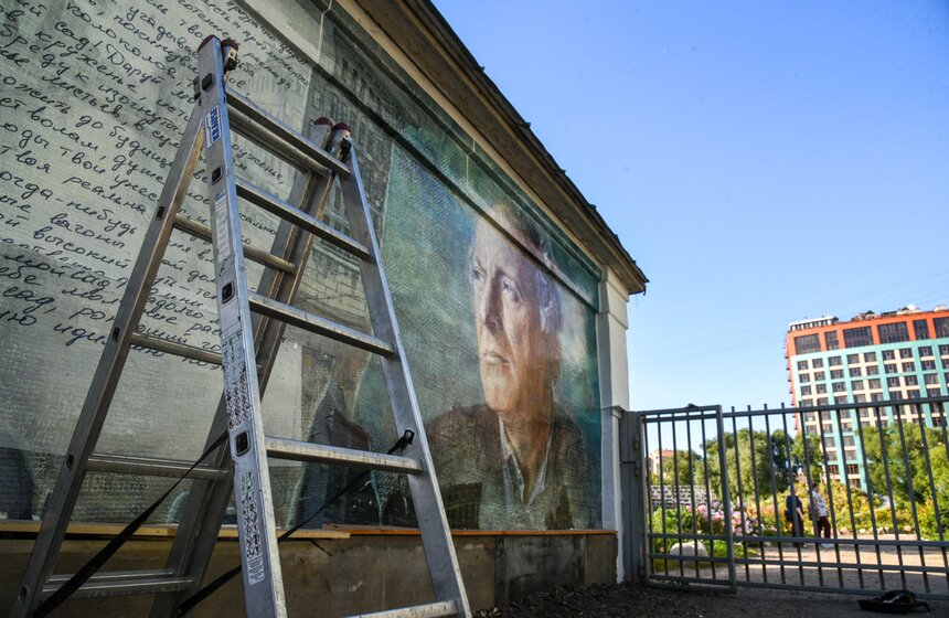 Фреска с портретом Бродского появилась в "Аптекарском огороде" 2 фото