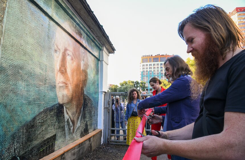Фреска с портретом Бродского появилась в "Аптекарском огороде" 23 фото