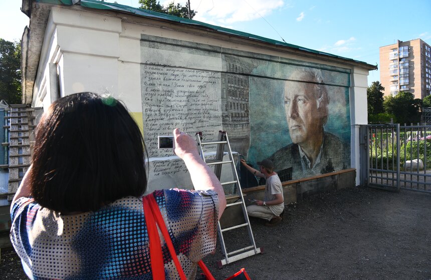Фреска с портретом Бродского появилась в "Аптекарском огороде" 7 фото