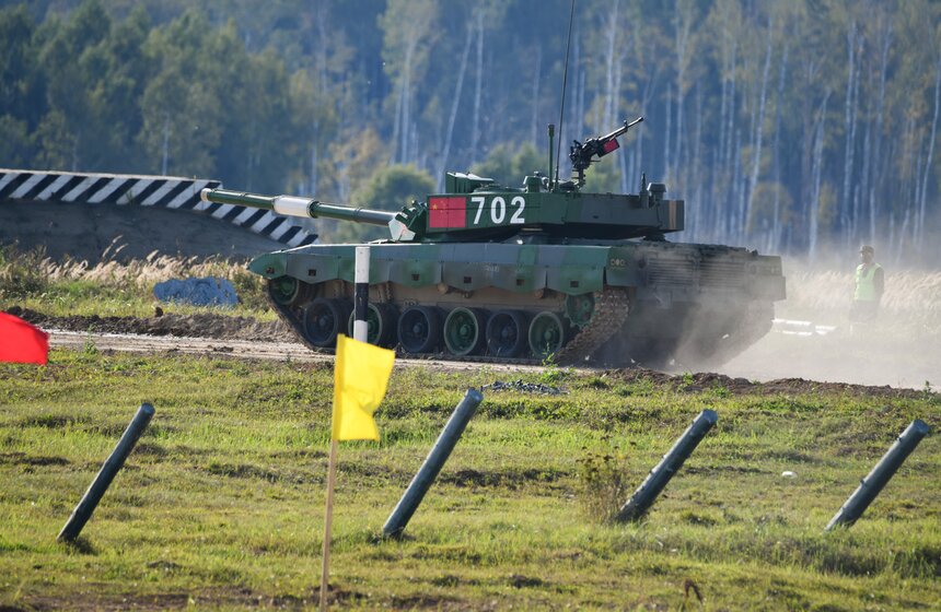 "Танковый биатлон" проходит на полигоне Алабино 16 фото