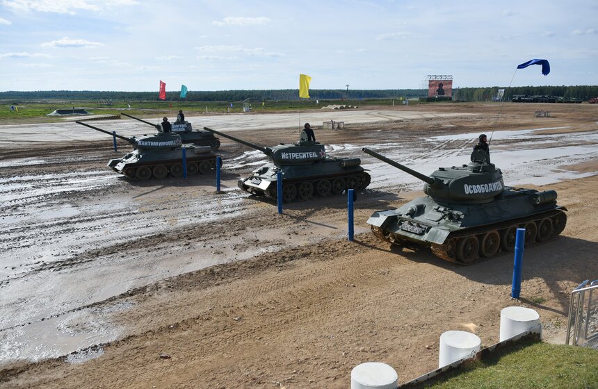 "Танковый биатлон" проходит на полигоне Алабино 12 фото