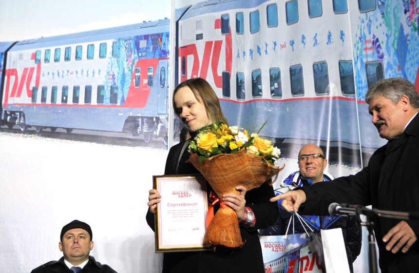 Первый в России двухэтажный поезд отправился из Москвы в Адлер 3 фото