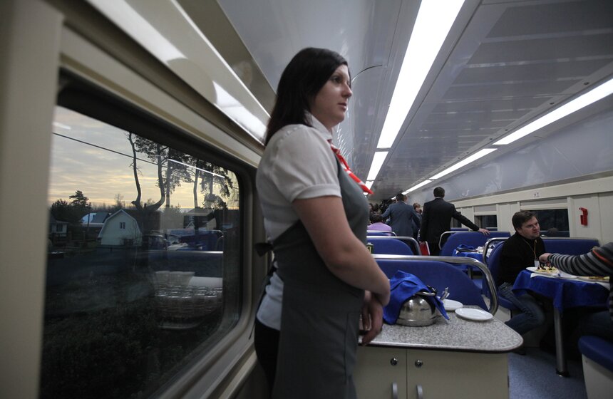 Первый в России двухэтажный поезд отправился из Москвы в Адлер 7 фото