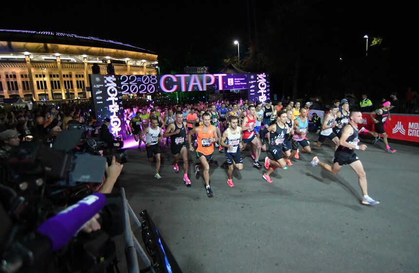 В Москве состоялся ночной забег 7 фото