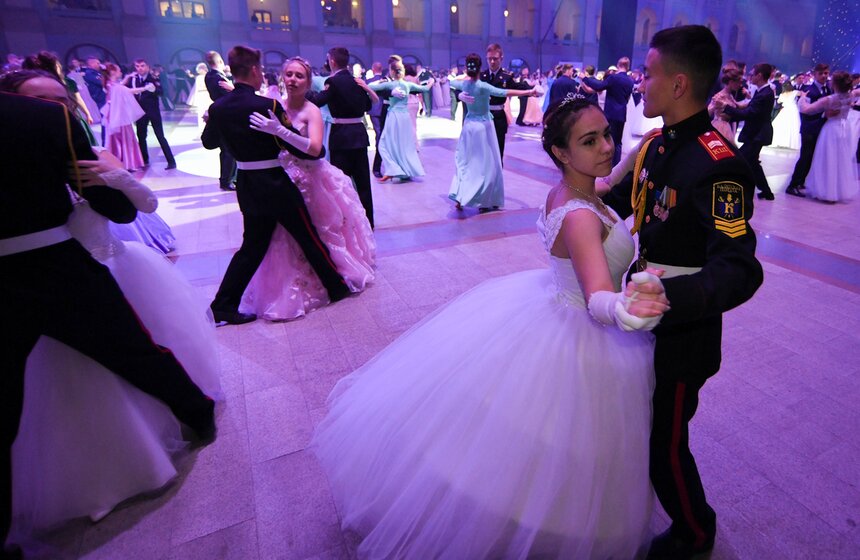 Благотворительный кадетский бал прошел в Москве 16 фото