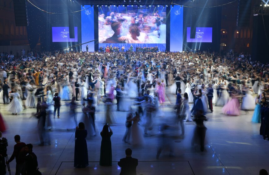 Благотворительный кадетский бал прошел в Москве 15 фото