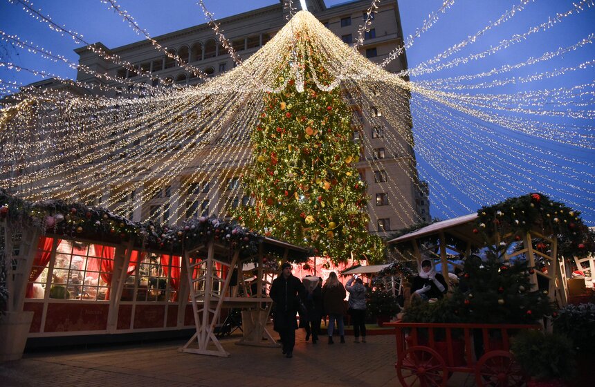 В Москве стартовал зимний фестиваль "Путешествие в Рождество" 24 фото