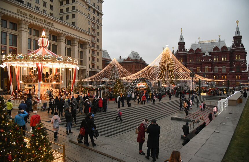 В Москве стартовал зимний фестиваль "Путешествие в Рождество" 21 фото