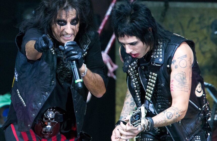 В "Крокус Сити Холле" выступил "Король ужасов" Элис Купер 8 фото