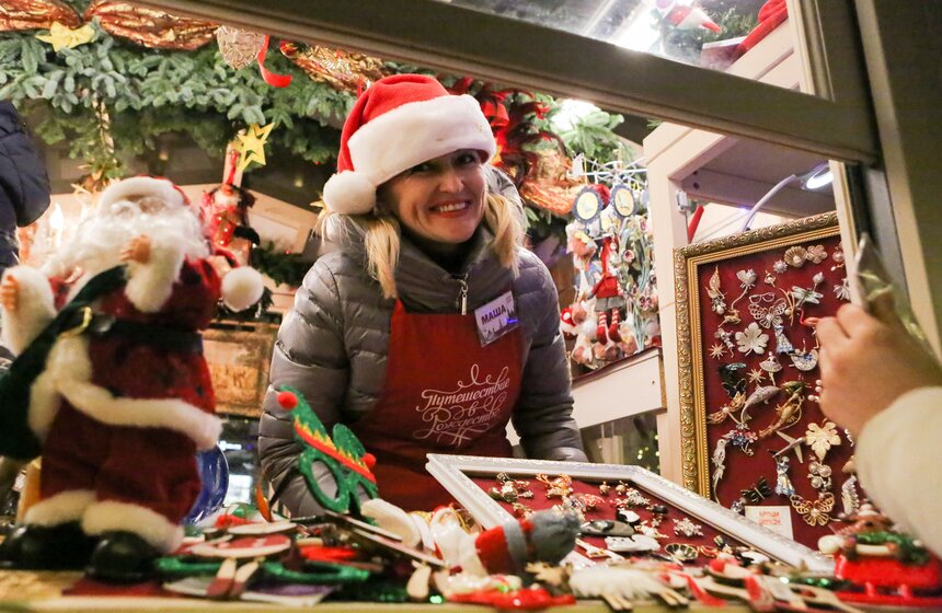 По всему городу открылась 81 площадка фестиваля. Здесь есть ярмарки, кулинарные лавки, сувенирные магазинчики и развлекательные пространства. Наиболее интересные площадки – на Манежной и Тверской площадях, Новом Арбате, площади Революции, на Пушкинской площади, в Новопушкинском сквере и на других локациях, где пройдут главные праздничные мероприятия.