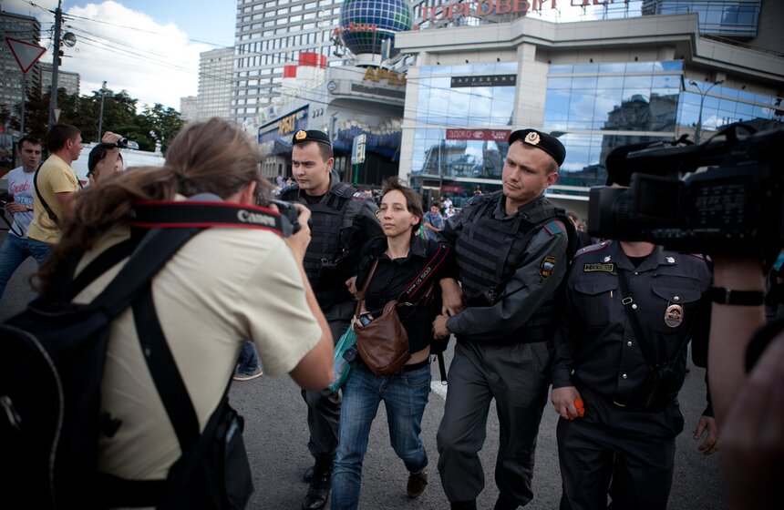 У Белого дома прошел митинг в память об августовском путче 2 фото