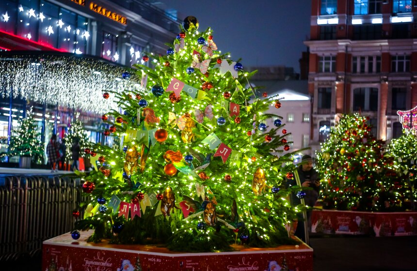 Новогоднее настроение на улицах столицы 7 фото