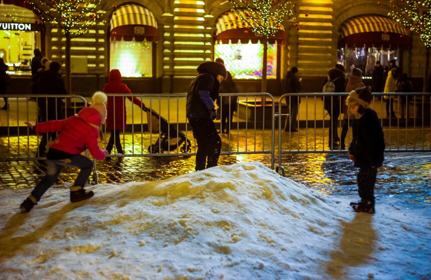 Новогоднее настроение на улицах столицы 23 фото