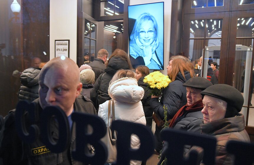 Прощание с Галиной Волчек в театре "Современник" 7 фото