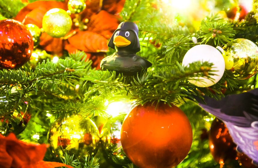 Новогоднее настроение на улицах столицы 2 фото