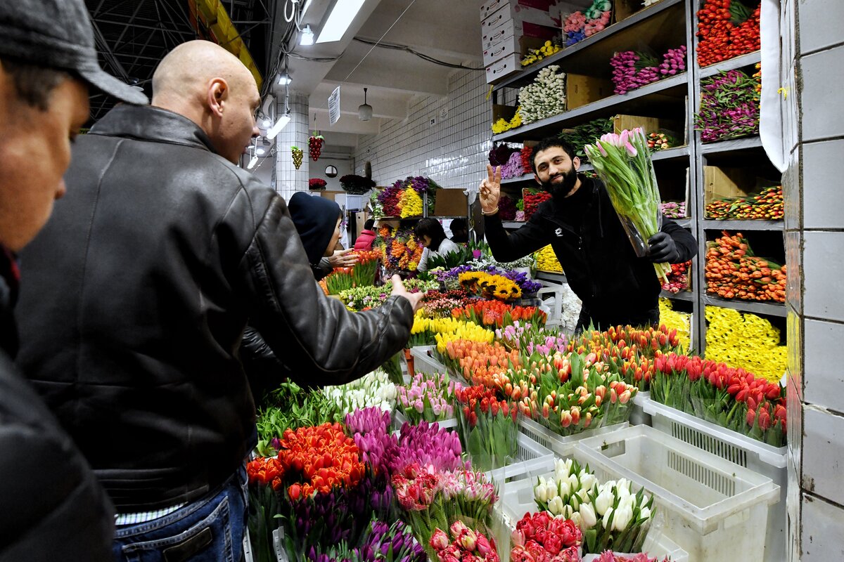 Как работает рижский рынок. Рижский рынок цветы. Рижский вокзал Цветочная база. Рижский рынок букеты.