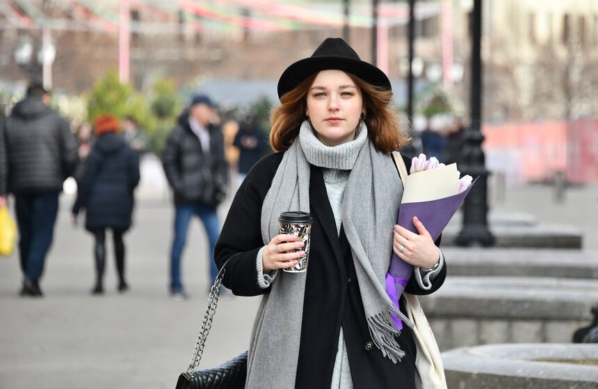 А на Манежной площади горожане смогут приобрести весенние букеты из тюльпанов и гиацинтов