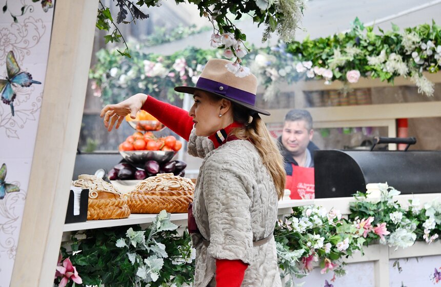 Помимо круассанов и стейков, любители десертов могут поесть лавандовое безе с миндальным кремом