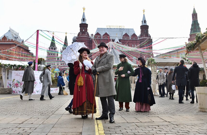В центре столицы гостей также ждут участники фестиваля в исторических костюмах