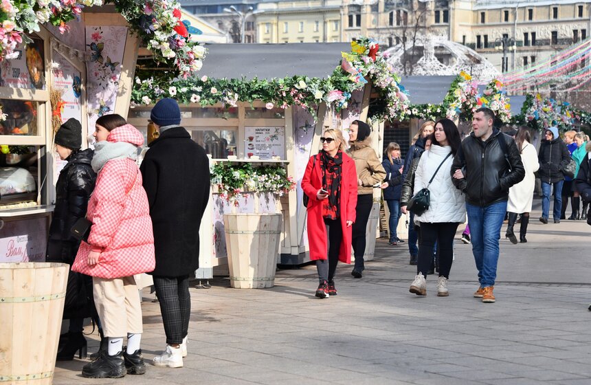 Рядом с Манежной площадью на переходе к площади Революции можно будет найти свечи ручной работы