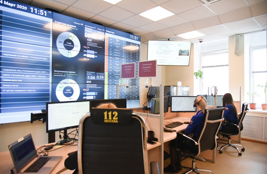 Ежедневно операторы 112 принимают от населения около девяти тысяч звонков