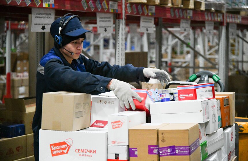 Работа распределительного центра торговой продуктовой сети 8 фото