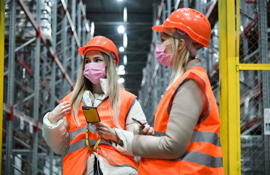 Работа распределительного центра торговой продуктовой сети 11 фото