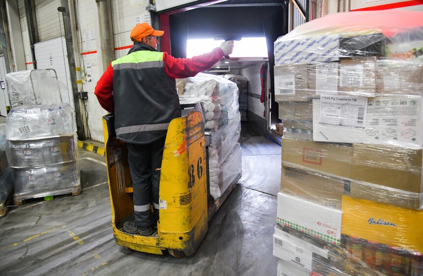 Работа распределительного центра торговой продуктовой сети 15 фото