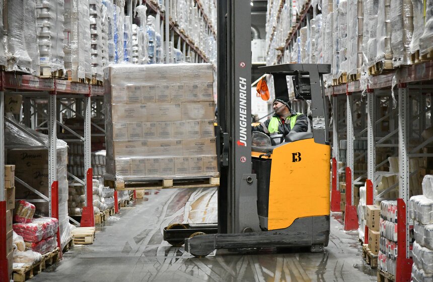 Работа распределительного центра торговой продуктовой сети 4 фото