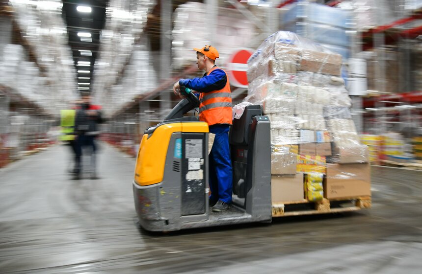 Работа распределительного центра торговой продуктовой сети 17 фото